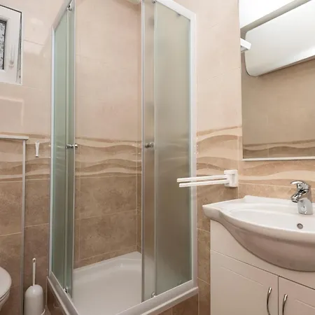 Cozy In With Wifi 마카르스카